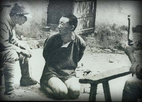 항일투쟁군 가족을 고문하기 직전의 모습.jpg